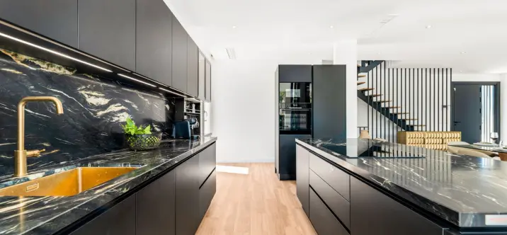 Sale of detached villa in San Pedro de Alcántara 2