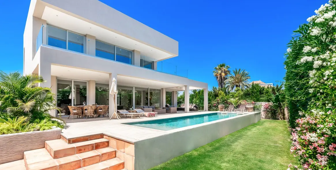 Venta de villa independiente en San Pedro de Alcántara 4