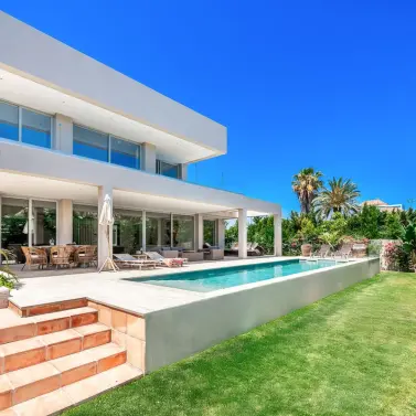 Sale of detached villa in San Pedro de Alcántara