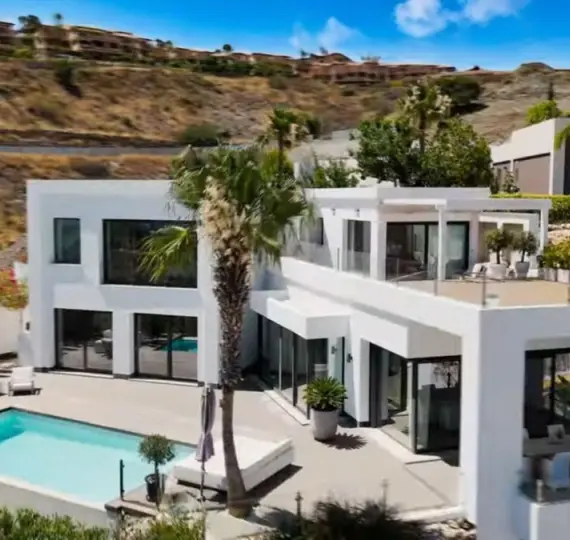 Продажа  отдельно стоящей виллы в El Paraiso