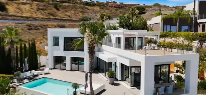 Продажа  отдельно стоящей виллы в El Paraiso 0