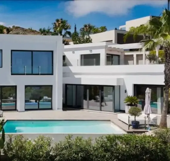 Продажа  отдельно стоящей виллы в El Paraiso