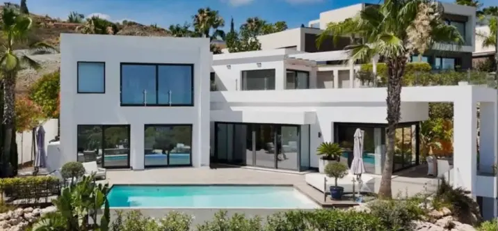 Продажа  отдельно стоящей виллы в El Paraiso 1