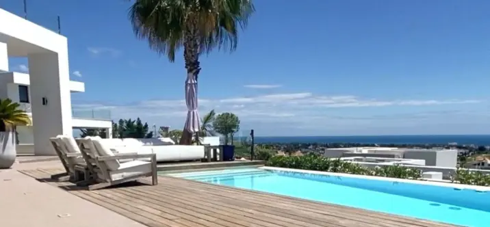 Продажа  отдельно стоящей виллы в El Paraiso 2