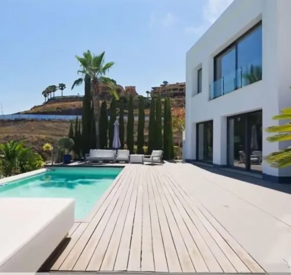 Продажа  отдельно стоящей виллы в El Paraiso