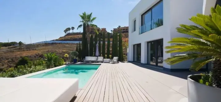 Продажа  отдельно стоящей виллы в El Paraiso 3