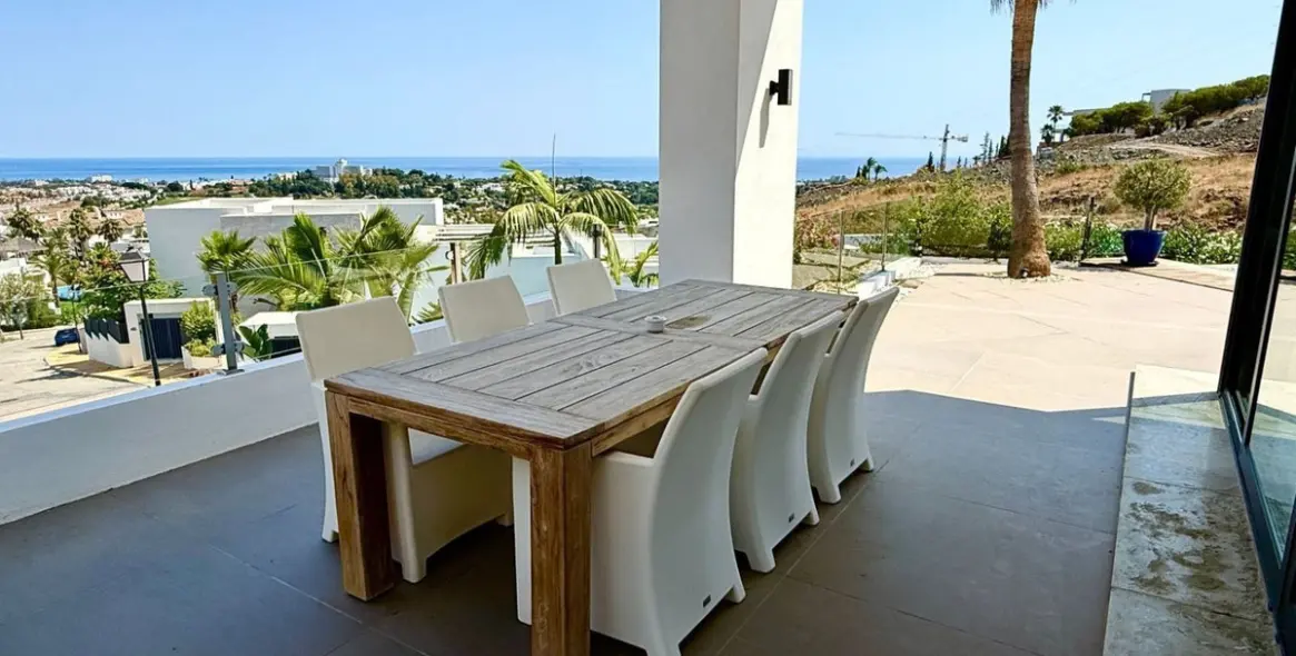 Продажа  отдельно стоящей виллы в El Paraiso 11