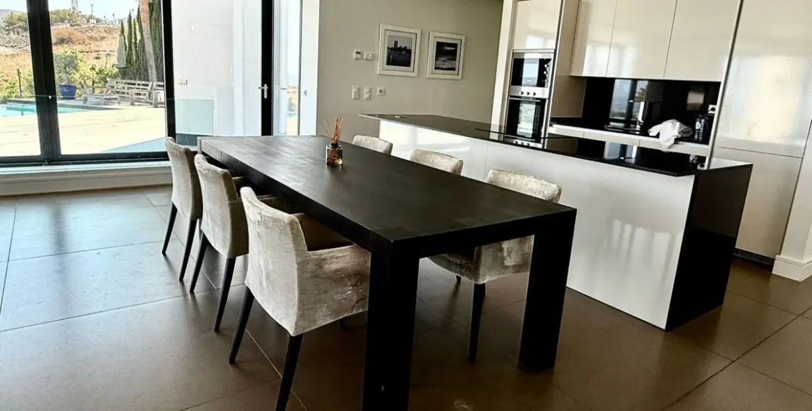 Продажа  отдельно стоящей виллы в El Paraiso 15