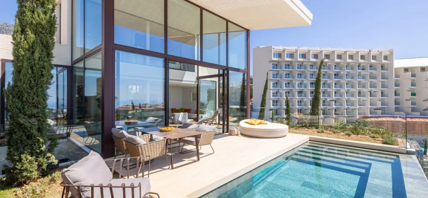 Sale of detached villa in Fuengirola 0