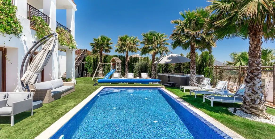 Продажа  отдельно стоящей виллы в Benahavís 4