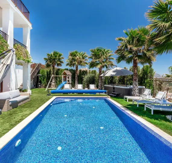 Продажа  отдельно стоящей виллы в Benahavís