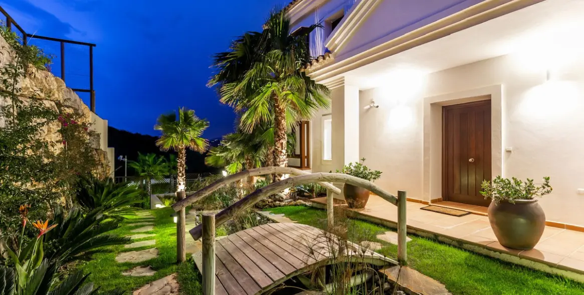 Продажа  отдельно стоящей виллы в Benahavís 16