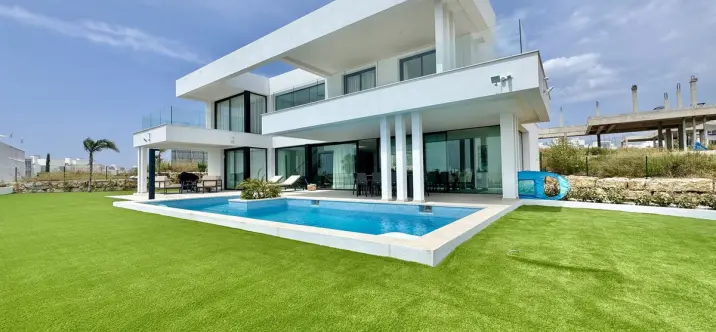 Venta de villa independiente en Cancelada 1