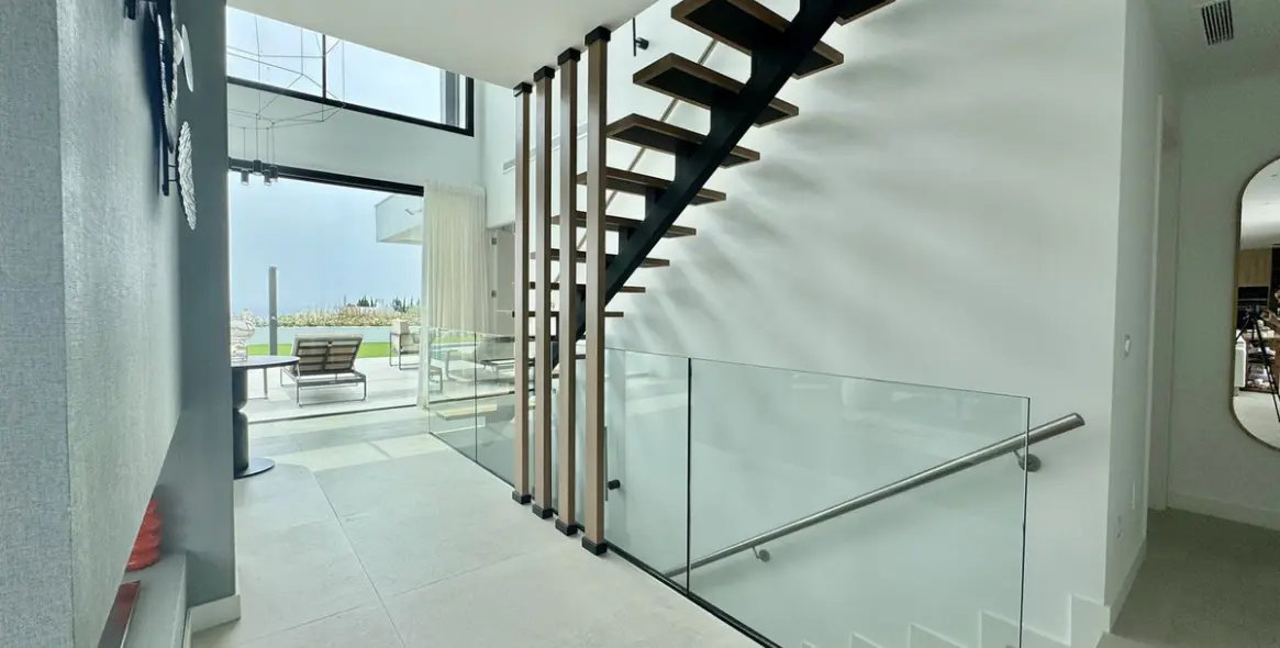 Sale of detached villa in Cancelada 3