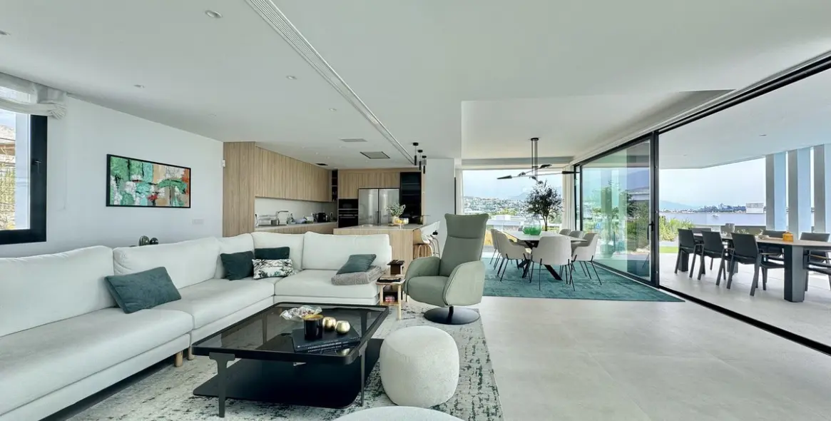 Sale of detached villa in Cancelada 5