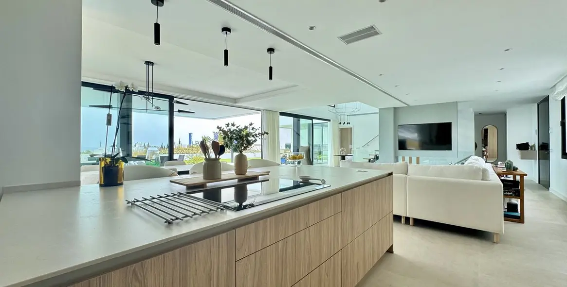 Sale of detached villa in Cancelada 6