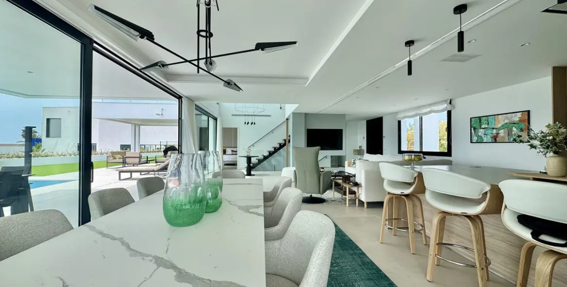 Sale of detached villa in Cancelada 7