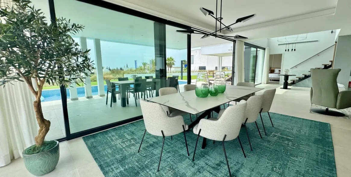 Sale of detached villa in Cancelada 9