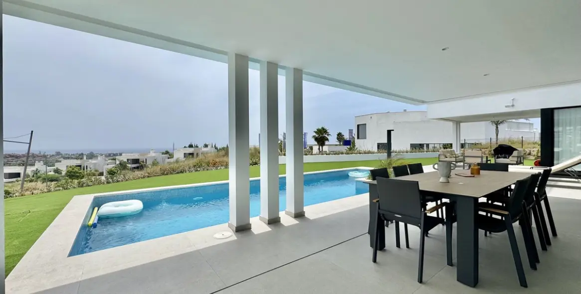 Sale of detached villa in Cancelada 11