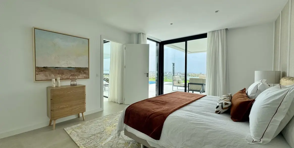 Sale of detached villa in Cancelada 16