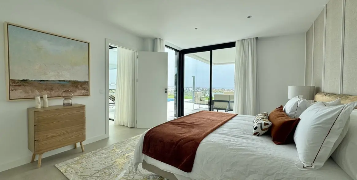 Sale of detached villa in Cancelada 17