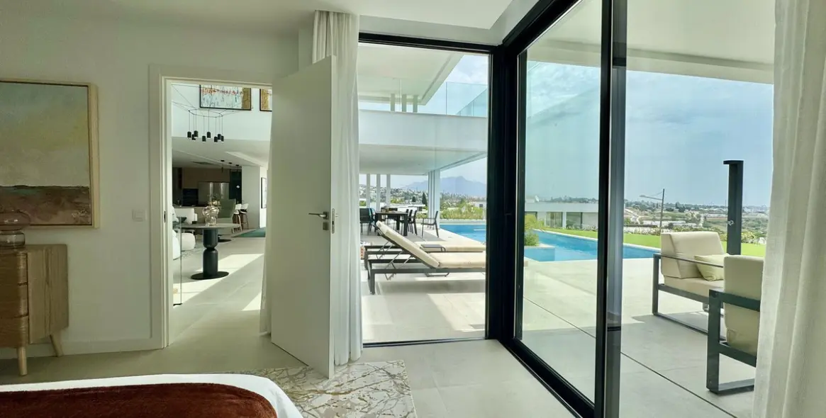 Sale of detached villa in Cancelada 19