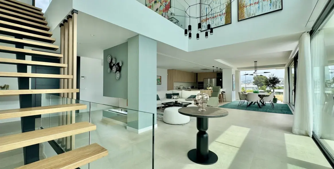 Sale of detached villa in Cancelada 20