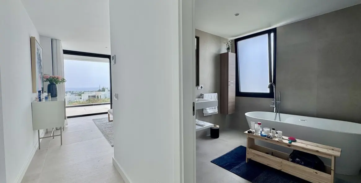 Sale of detached villa in Cancelada 24