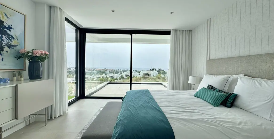 Sale of detached villa in Cancelada 26