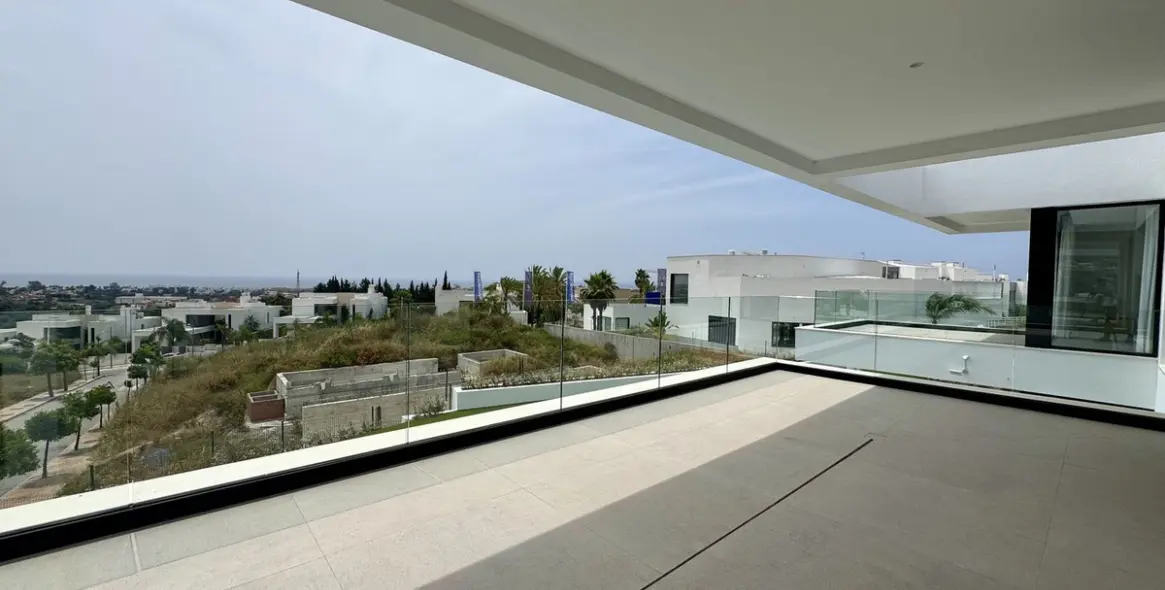 Sale of detached villa in Cancelada 33