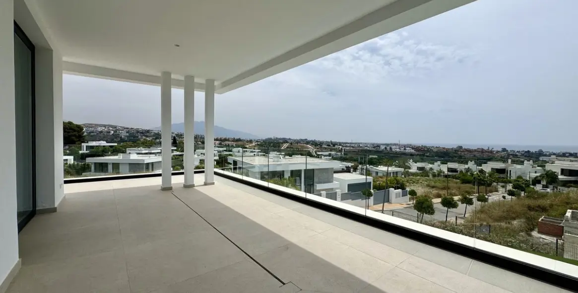 Sale of detached villa in Cancelada 34