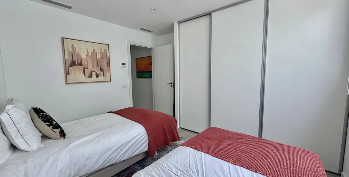 Sale of detached villa in Cancelada 36