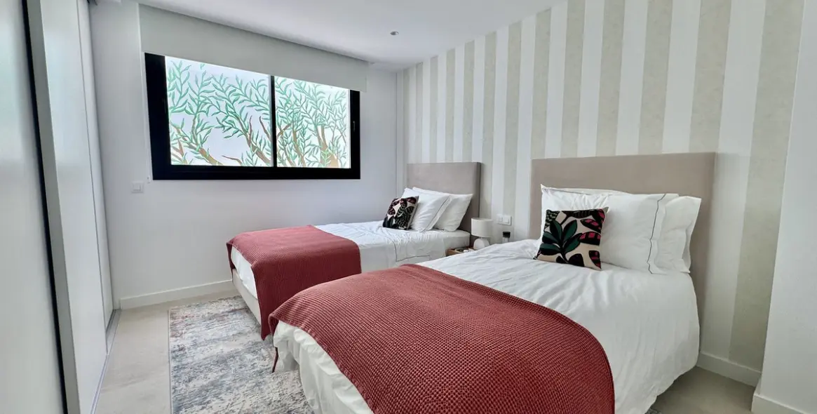 Sale of detached villa in Cancelada 37