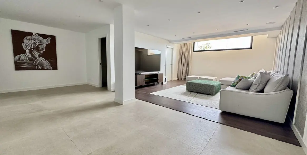 Sale of detached villa in Cancelada 39