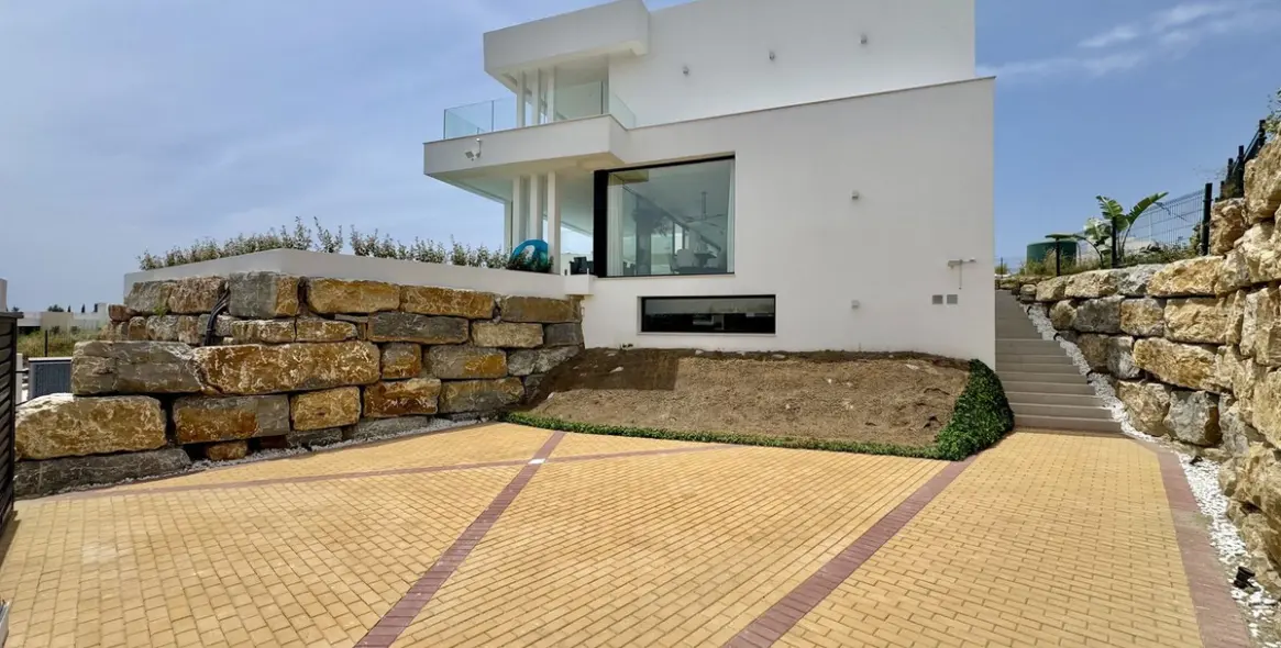 Sale of detached villa in Cancelada 51