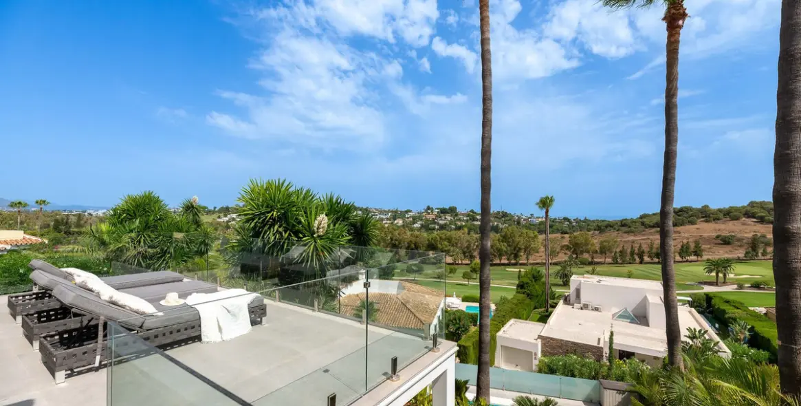 Продажа  отдельно стоящей виллы в El Paraiso 1