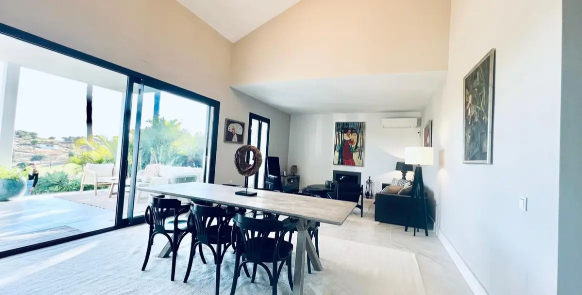 Sale of detached villa in El Paraiso 2