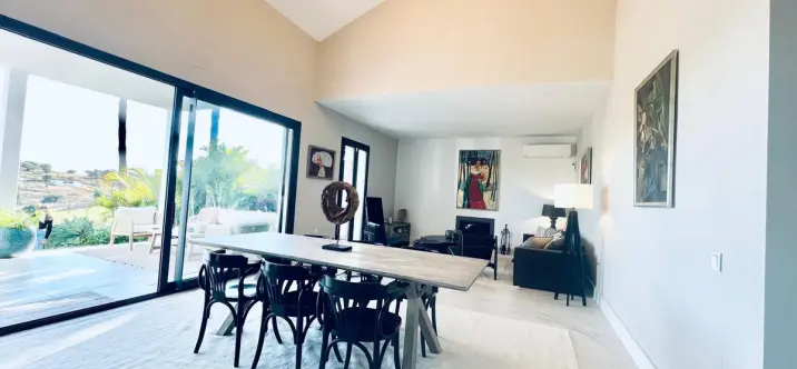 Venta de villa independiente en El Paraiso 1