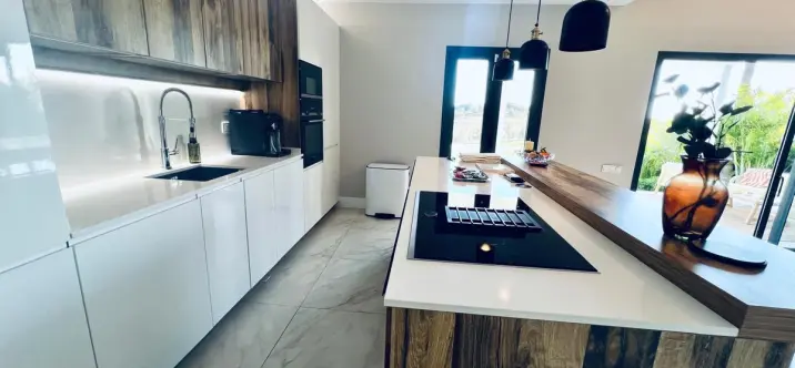 Venta de villa independiente en El Paraiso 2