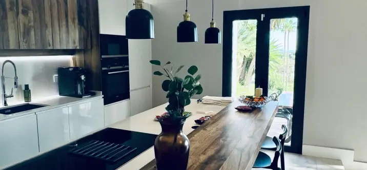 Venta de villa independiente en El Paraiso 3