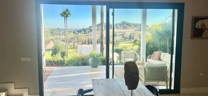 Venta de villa independiente en El Paraiso 4