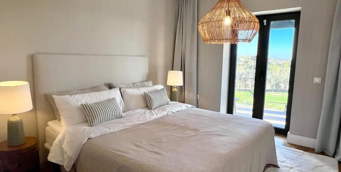 Sale of detached villa in El Paraiso 7