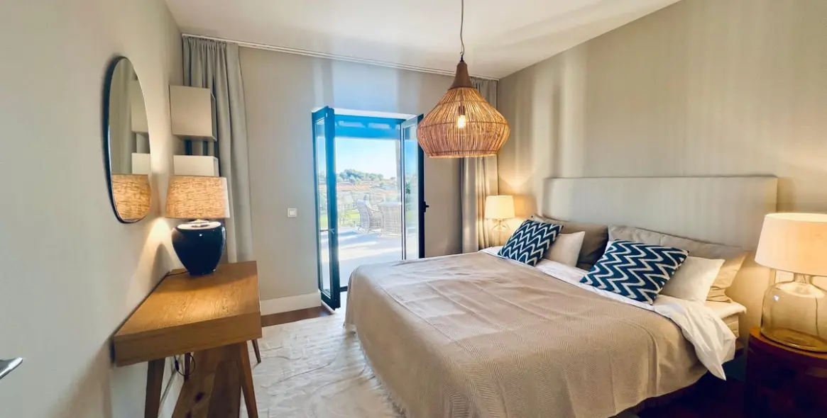 Sale of detached villa in El Paraiso 8