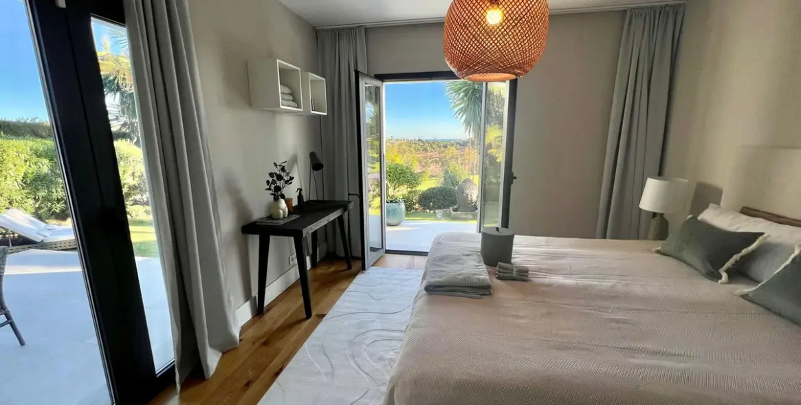 Sale of detached villa in El Paraiso 9