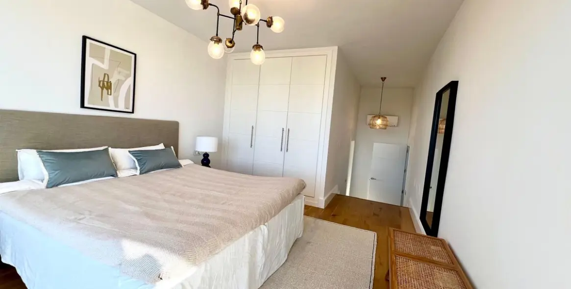 Sale of detached villa in El Paraiso 13