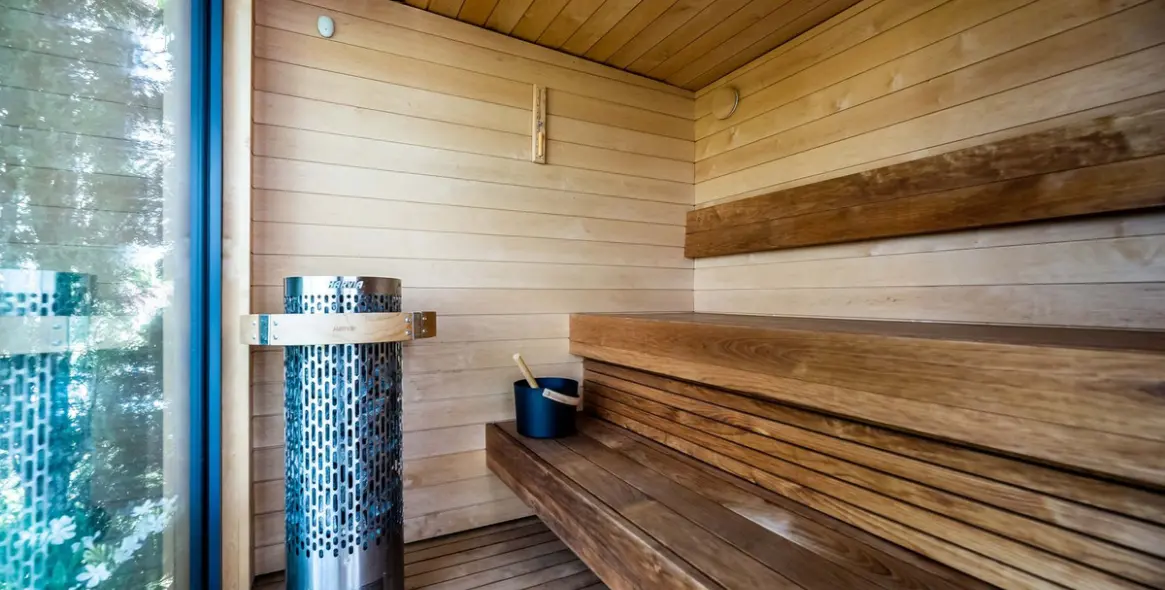 Sale of detached villa in El Paraiso 25