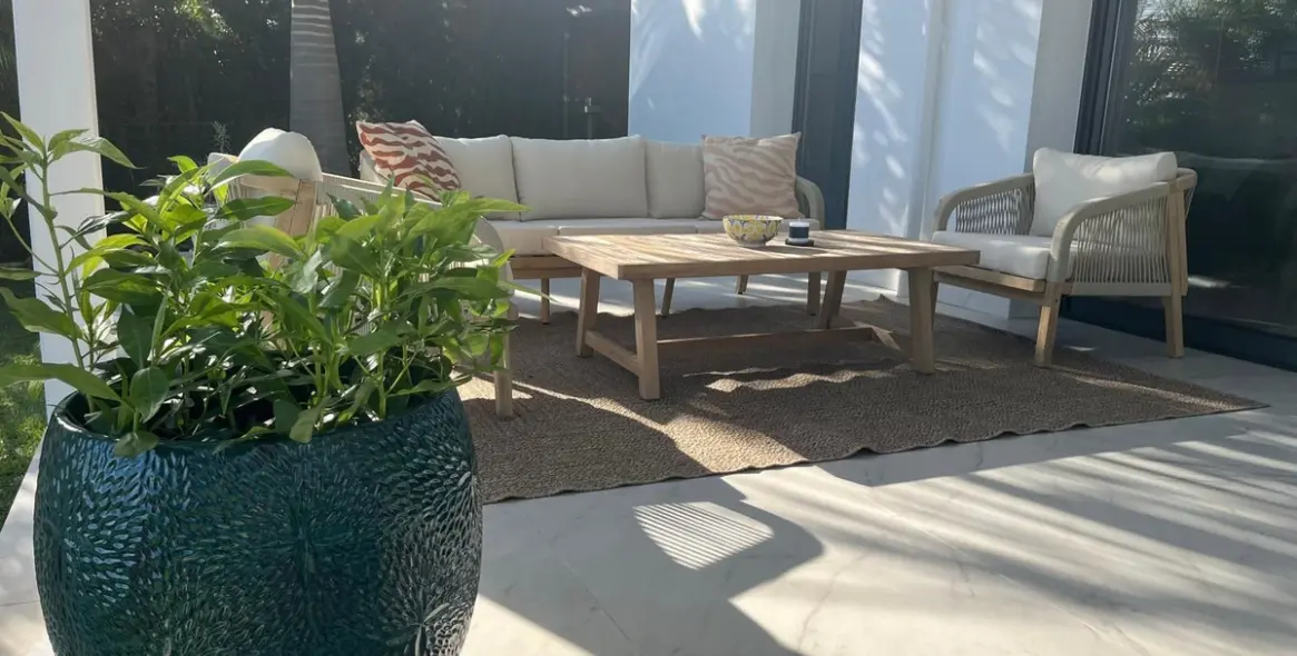 Sale of detached villa in El Paraiso 28