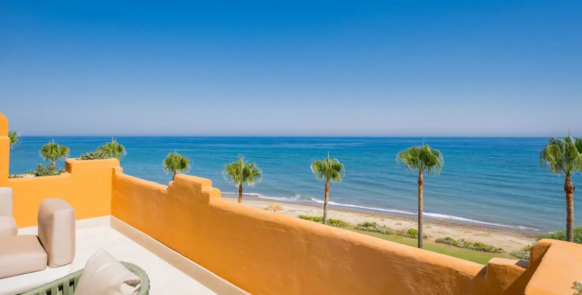 Sale of middle floor apartment in Estepona (district Estepona) 1