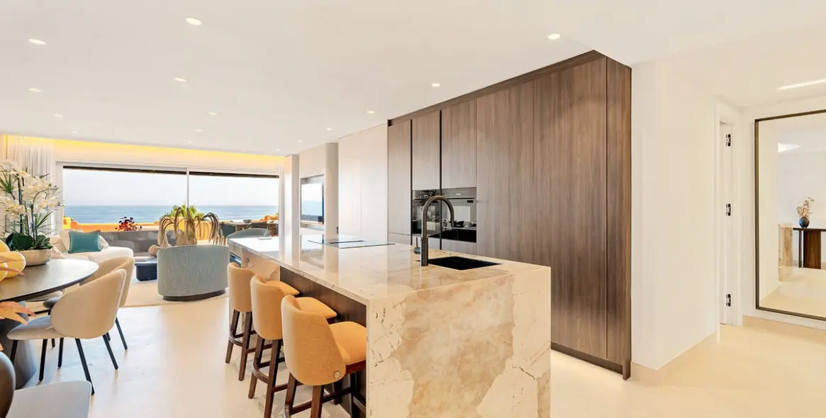 Sale of middle floor apartment in Estepona (district Estepona) 3