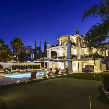 Sale of detached villa in Nueva Andalucía